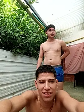 عرض كام 3hornys-straights