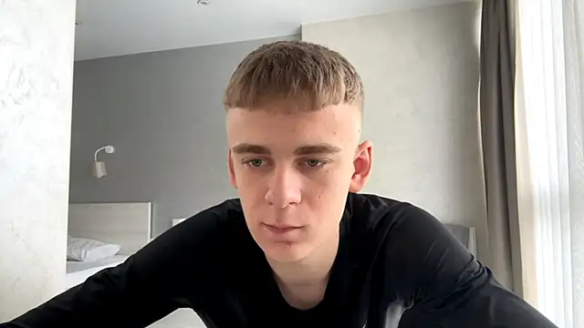 Show modela SoloFury na web-kameri