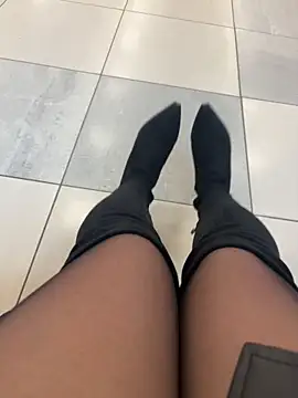 KiraSunshine Adlı Modelin Canlı XXX Sohbeti