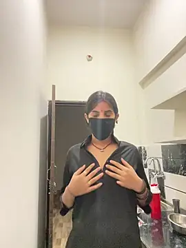 Pooja_Love143's Webcam Show