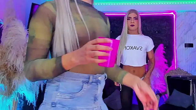 Queens_Wonders_Blonders – webcam-show