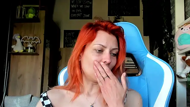 karo123421 Adlı Modelin Canlı XXX Sohbeti