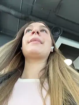 SashaCatt Adlı Modelin Canlı XXX Sohbeti