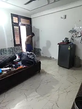 DeLhiBoy_143: διαδικτυακό σόου στην κάμερα