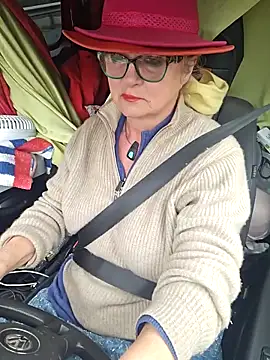 Hot-Muci: απευθείας συνομιλία ΧΧΧ