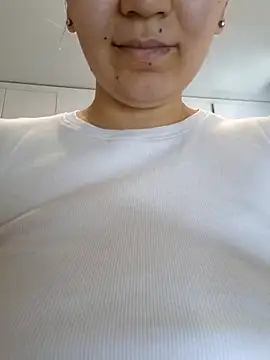 Emi_hot1 live XXX chat