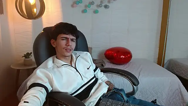 Chat +18 de AmethystShadow17 ao vivo