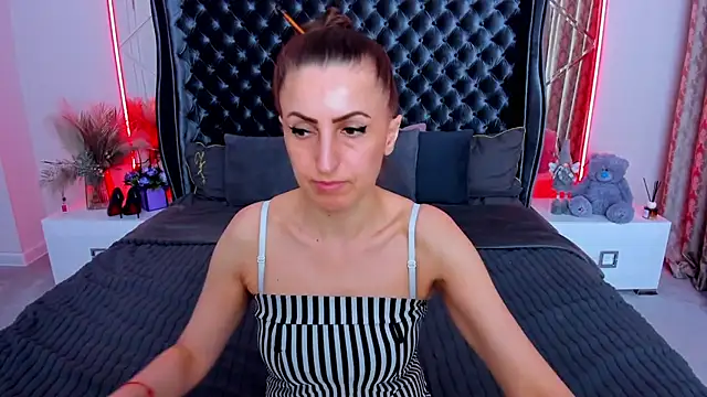 Show modela Rebecca_Diamond na web-kameri