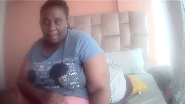 HUGEASSXXXXX Live XXX-Chat