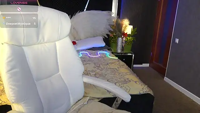 CarolinaaFoxyyy Adlı Modelin Canlı XXX Sohbeti