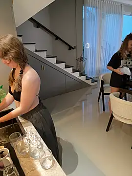 Show de Nura_n_Sarah na webcam