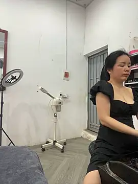 Ivy_Trix2 লাইভ XXX চ্যাট