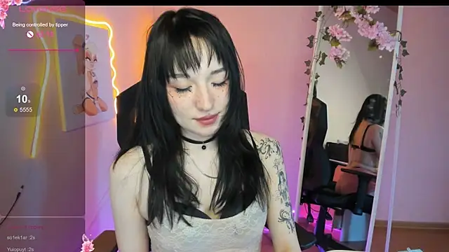 AliceeinWonderlanddd Chat XXX in diretta