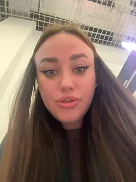 Chat +18 de KiraSunshine ao vivo