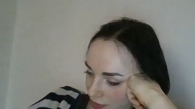 Trinsy_Love Adlı Modelin Canlı XXX Sohbeti