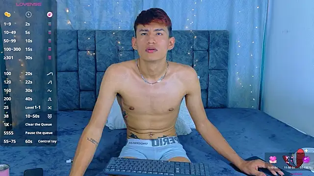 Show modela NicolasTorrez na web-kameri