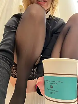 -AngelAri-'s Live XXX Chat