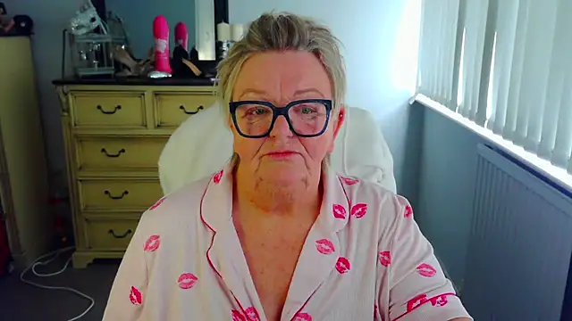 BridgetBlueEyes' Live XXX Chat