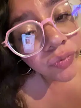 Vivi_Kvsh's Webcam Show