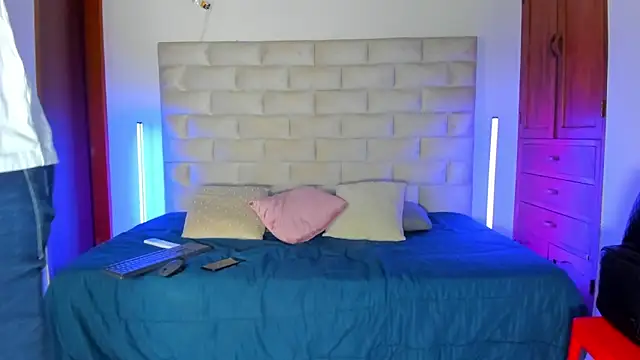 Latrellx7のウェブカメラショー