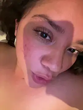 Vivi_Kvsh – Live XXX-chat