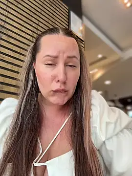 Mona_Plus Adlı Modelin Canlı XXX Sohbeti