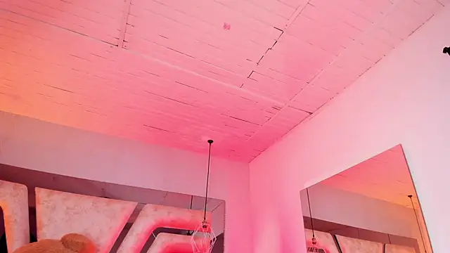 Chatroom XXX en direct de AngelineHeet