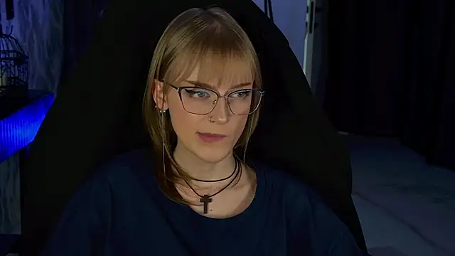 Živý XXX chat KiraMontoya