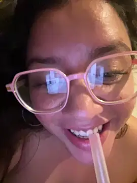 Chat +18 de Vivi_Kvsh ao vivo