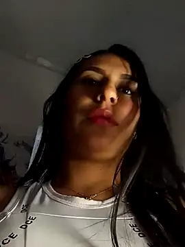 Онлайн чат XXX charlottte_wh