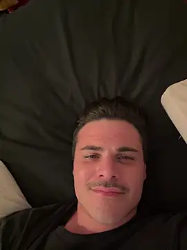 Millennialcum: вебкам-шоу