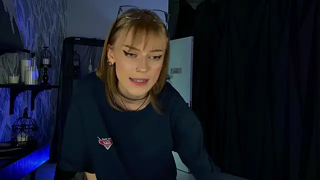 KiraMontoya's Live XXX Chat