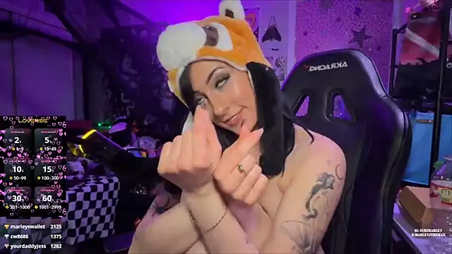 Pokazy przed kamerką – marleymaxwell