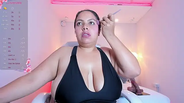 KataThonpson's Live XXX Chat