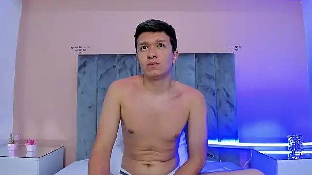 Show modela ken_col na web-kameri