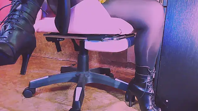 BESTLOLA élő XXX-chatje