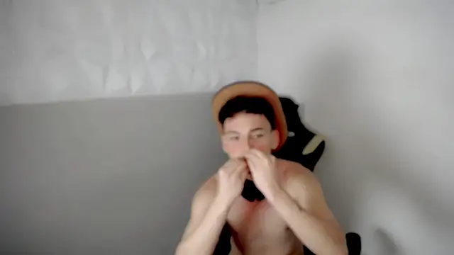 Show modela Mathias_twinkk na web-kameri