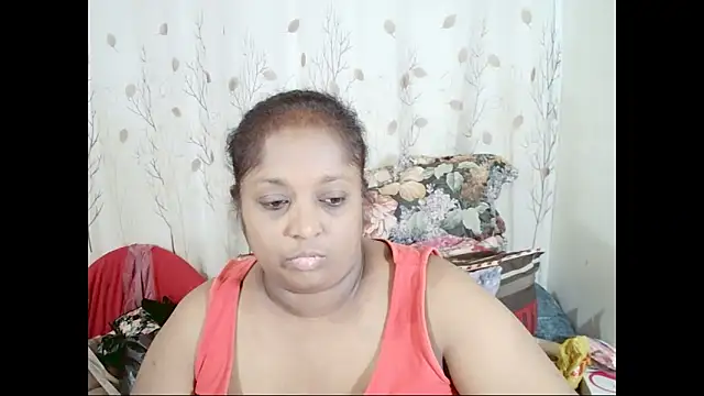 Indiantasha Adlı Modelin Canlı XXX Sohbeti