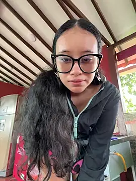 Онлайн чат XXX l0lita_emi