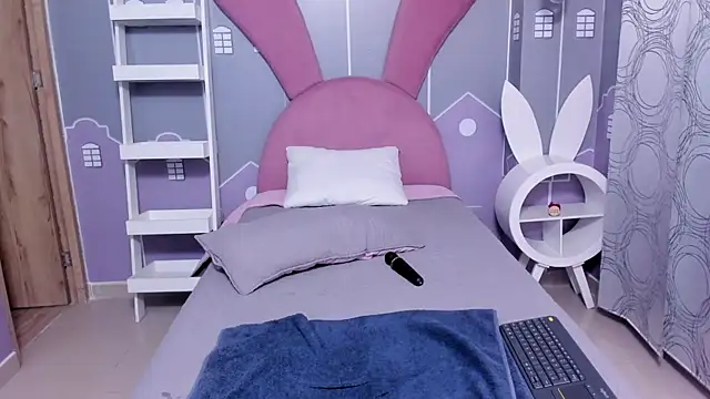 EmmaThompson__ Live XXX-chat