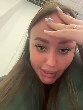 KiraSunshine Adlı Modelin Canlı XXX Sohbeti