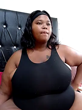 BustyBmw: онлайн-секс-чат