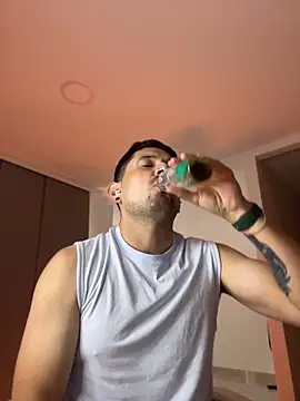 TroyeSavage webkamerás műsora