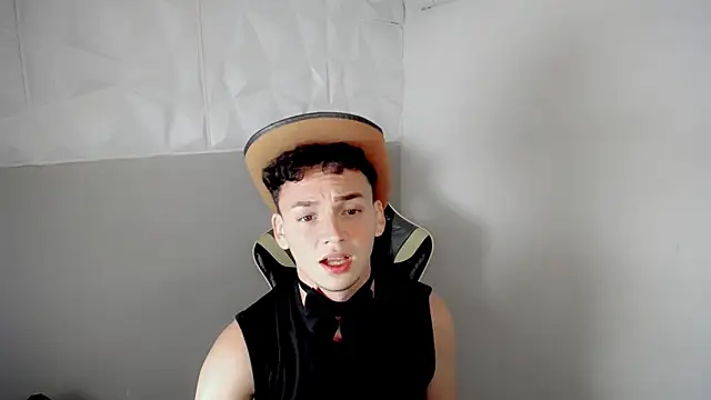 Mathias_twinkk: διαδικτυακό σόου στην κάμερα