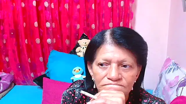 SLUTTYROXY Live XXX-chat