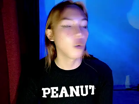 Perly_69: διαδικτυακό σόου στην κάμερα