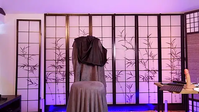 thehornybowtie Show in webcam