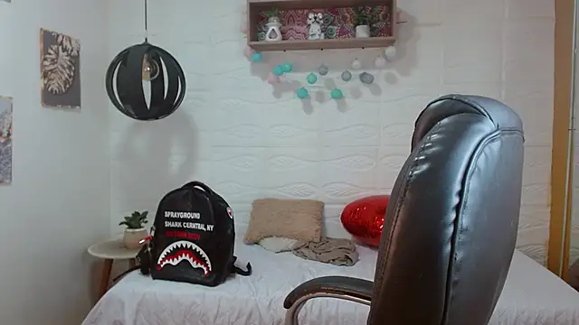 AmethystShadow17 Adlı Modelin Canlı XXX Sohbeti