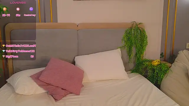 AdoraCortes' Live XXX Chat