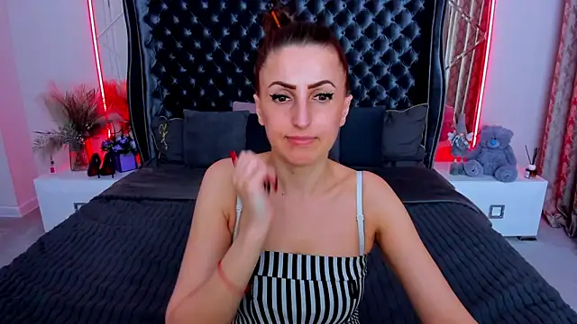 Rebecca_Diamond Chat XXX in diretta